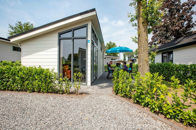 Modern chalet met afwasmachine, te midden van De Veluwe