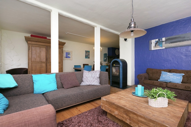 Prachtig vakantiehuis bij de Moezel met een recreatieruimte