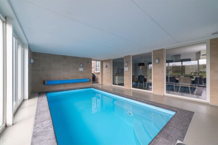 Modern vakantiehuis met een privézwembad en  sauna