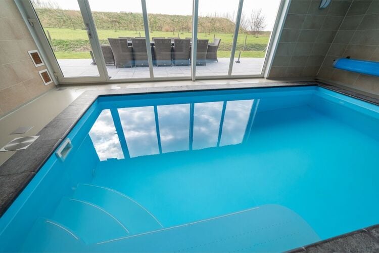 Modern vakantiehuis met een privézwembad en  sauna