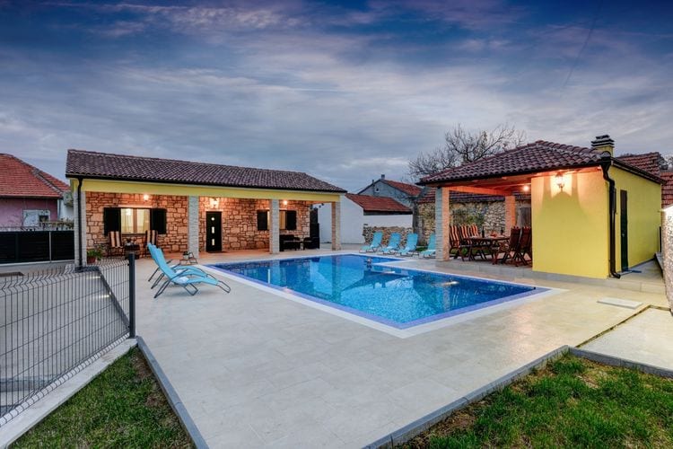 Beautiful Villa Petra with Summer Kitchen and Pool\n
