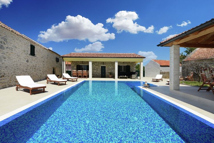Perfecte villa voor twee gezinnen met privé zwembad, 12 km van Zadar