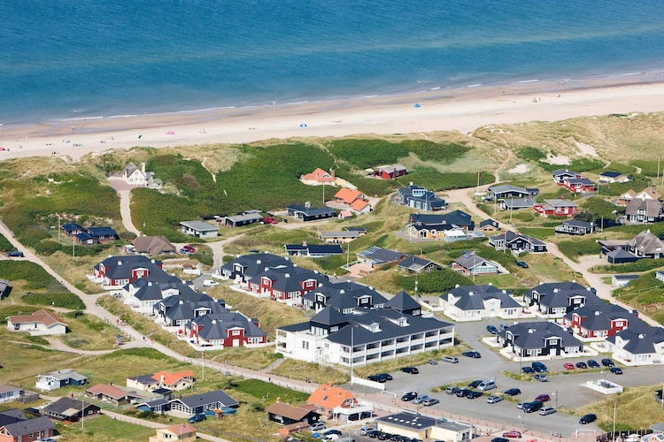 3 Room,main Building,2 Levels,1 St Fl