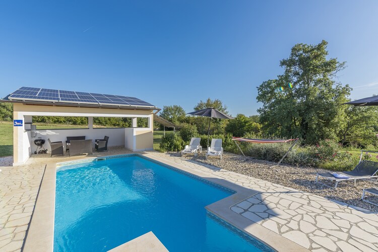 Villa Ivda With Heated Pool In Nova Vas