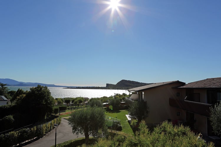 Vakantiehuizen Italie | Italiaanse-Meren | Appartement te huur in MANERBA-DEL-GARDA met zwembad  met wifi 4 personen
