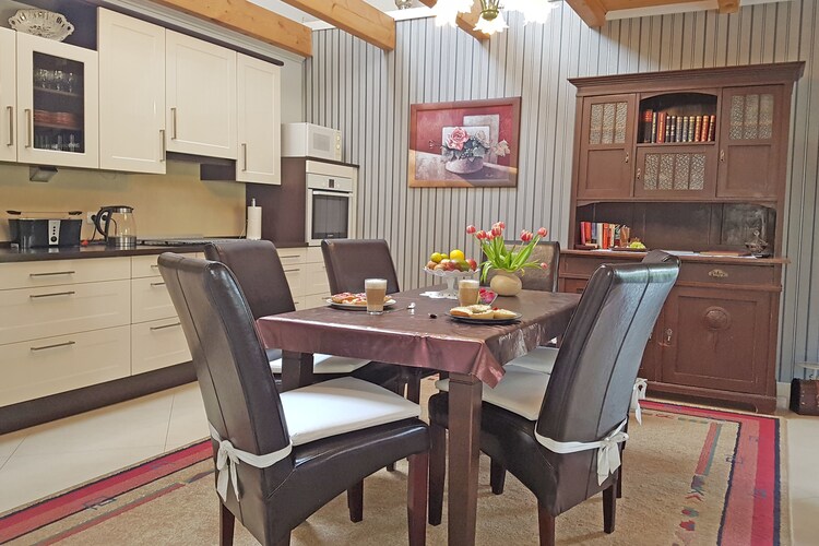 Exclusives Ferienhaus mit Kamin und Pool