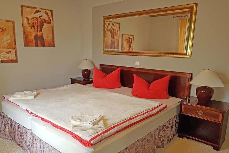 Exclusives Ferienhaus mit Kamin und Pool