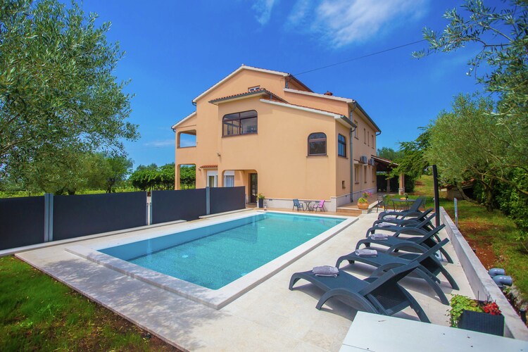 Apartment Mir With Private Pool