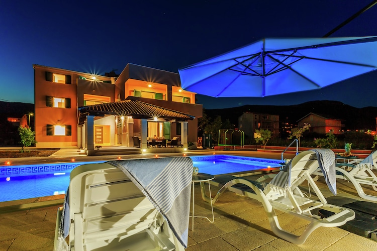 Villa met Zwembad te huur