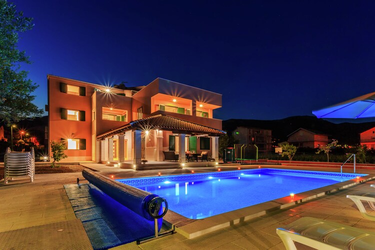 Villa met Zwembad te huur