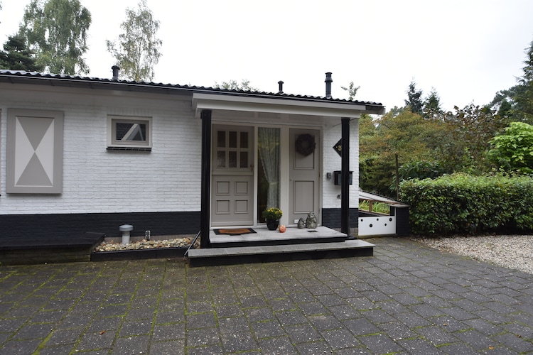Mooi verzorgd 6-persoons vakantiehuis met tuin in de bossen van Rijssen-Holten