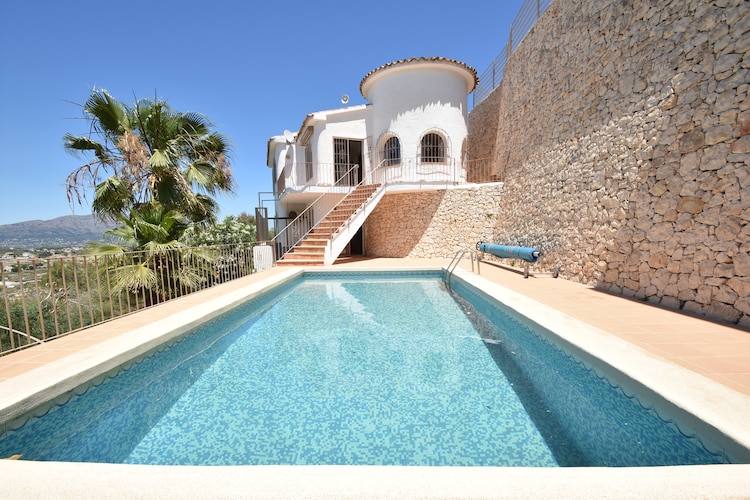 Villa met Zwembad te huur