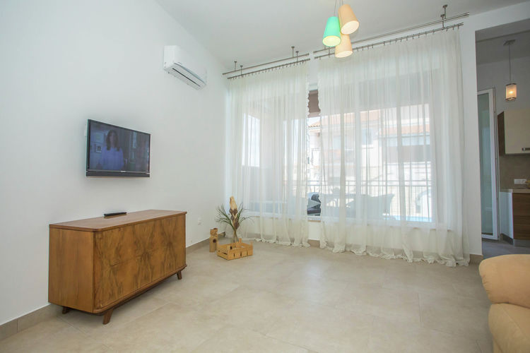 Apartment Complex Valtrazza with Common Pool \/ Two-Bedroom Apartment in Villa Valtrazza Noa IV wit