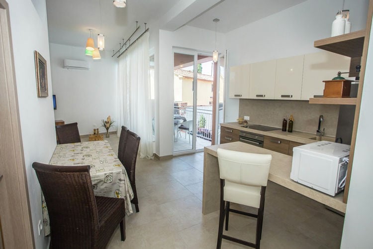 Apartment Complex Valtrazza with Common Pool \/ Two-Bedroom Apartment in Villa Valtrazza Noa IV wit
