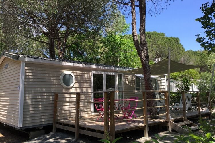 Well-kept mobilehome with combi-microwave, beach at 5 km.