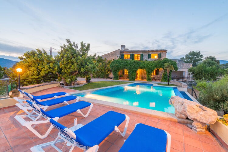 Geweldige villa met zwembad In Selva Spanje