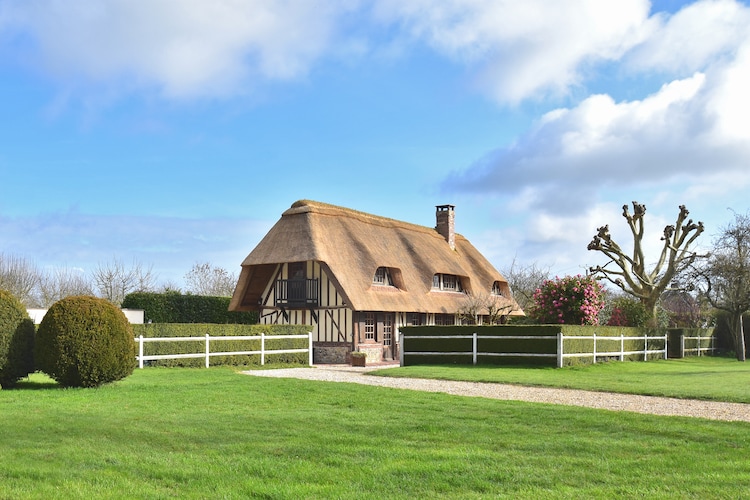 Schitterend Normandisch vakwerkhuis met verwarmd zwembad, sauna, bar & bilyesrt.