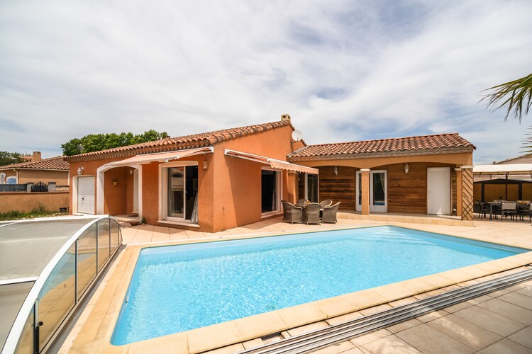 Ruime villa in Aigues-Vives met privé zwembad