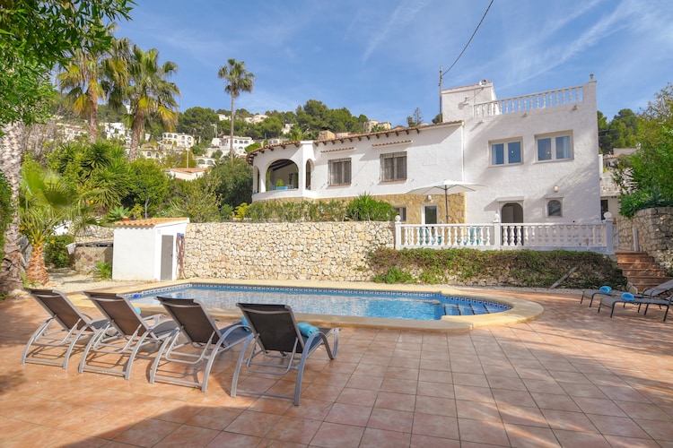 8pp Villa mooie locatie, zwembad en terrassen, dicht bij de mooiste strandjes