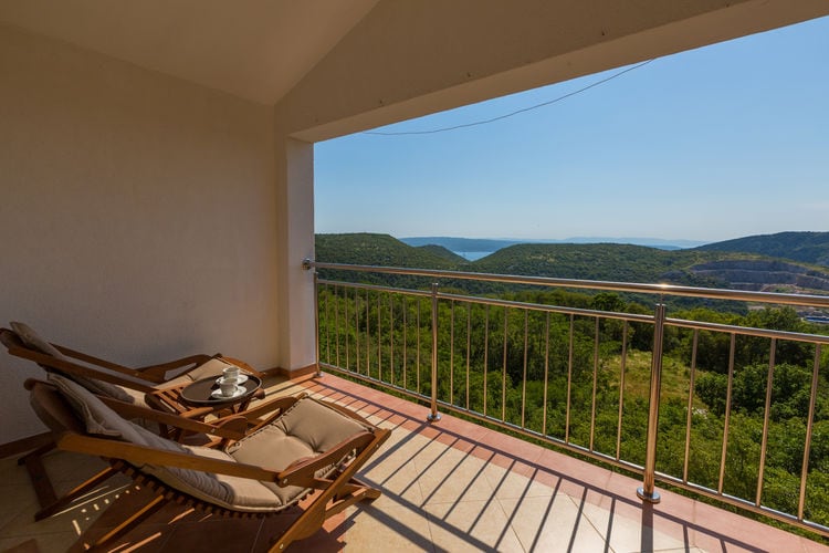 Ruim appartement met zwembad en balkon met uitzicht op zee!