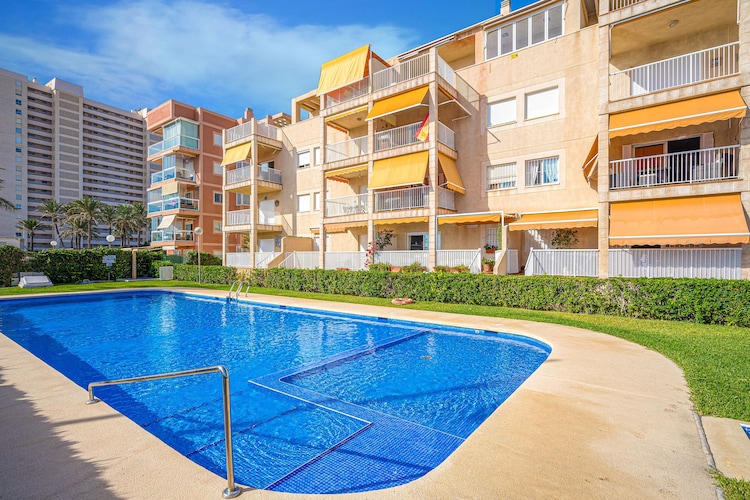 Heerlijk Apartment in El Campello met een gedeeld zwembad