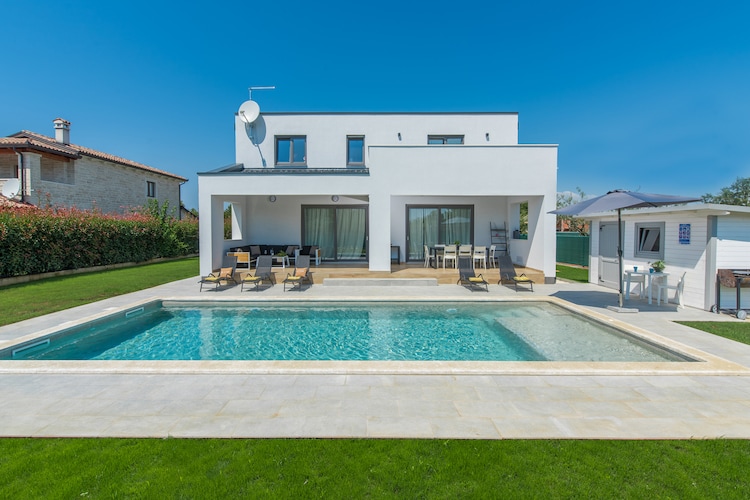 Villa Gina Near Pore?