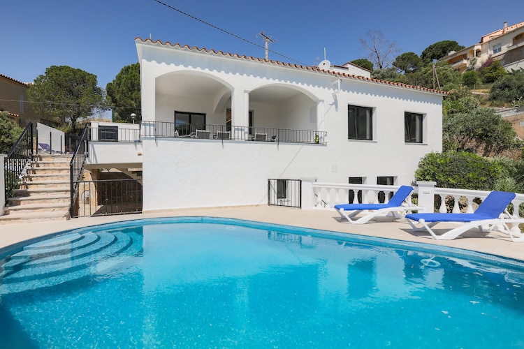 Luxe villa met zwembad met prachtig uitzicht over de baai van Roses