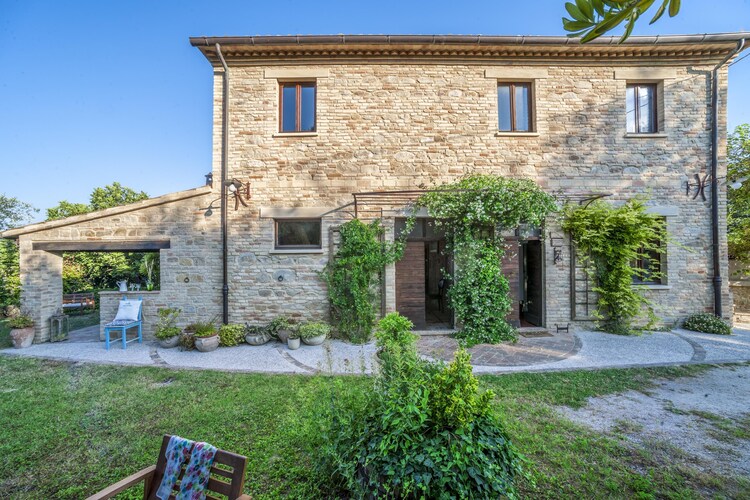Aangename vakantieVacation house in Vallefoglia met een zwembad