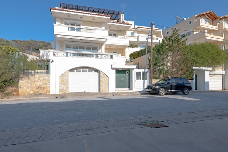 Beautiful And Large House In Saronida Attikis