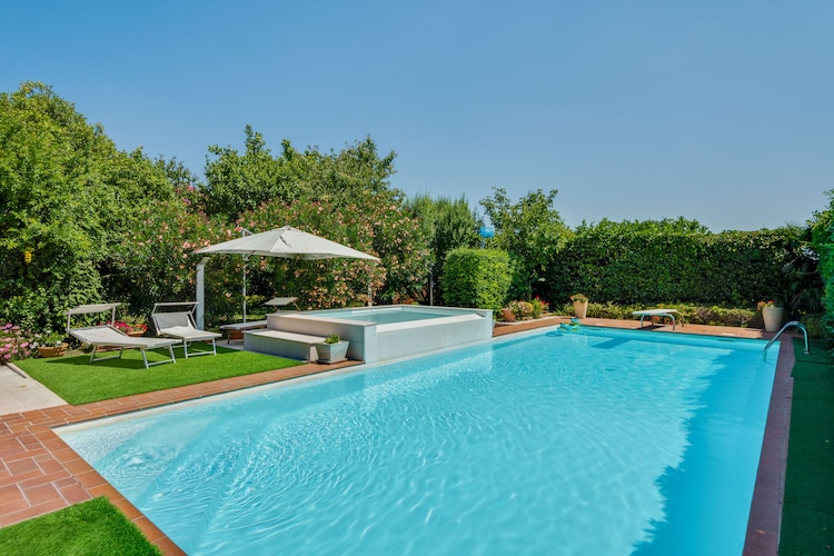 Gezellige villa in Castelbelforte met zwembad