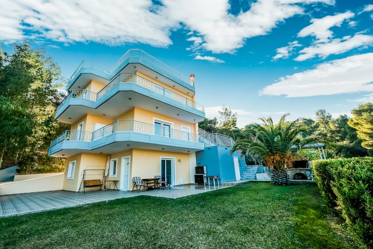 Beautiful Apartment In Alepochori