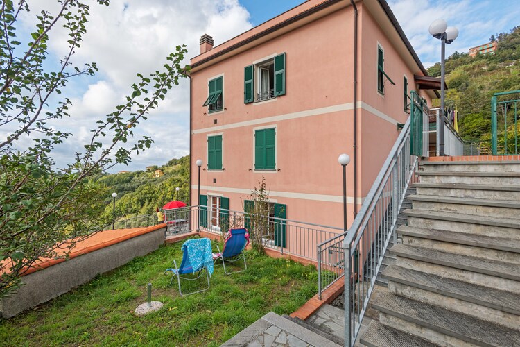 Rosso su Moneglia