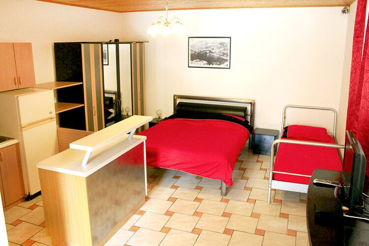 Beach front studio apartment Metajna