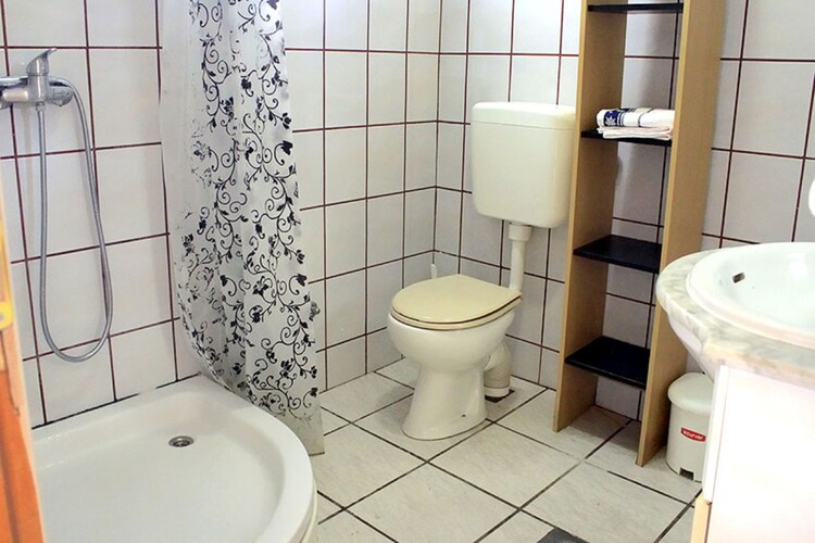 Beach front studio apartment Metajna