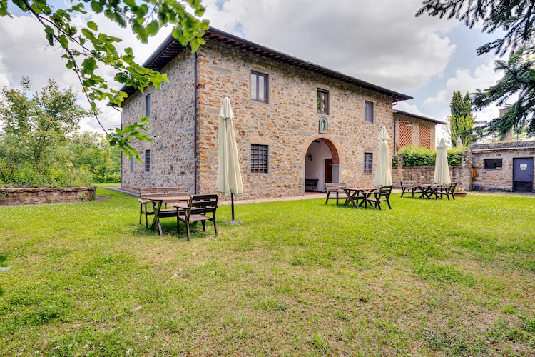 Rustiek appartement in Greve in Chianti met zwembad