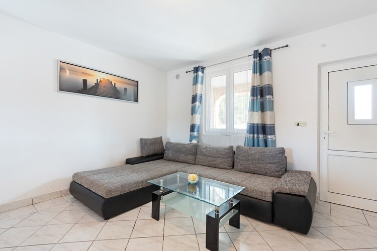 Aangenaam Apartment in Vir vlak bij het strand