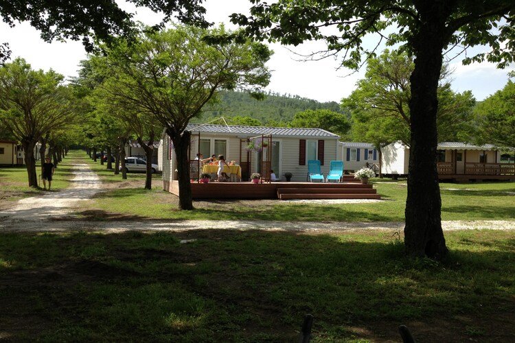 Mooi chalet in Bracciano met een gedeeld zwembad