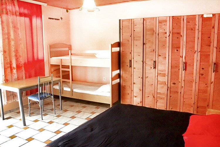Beach front studio apartment Metajna 2