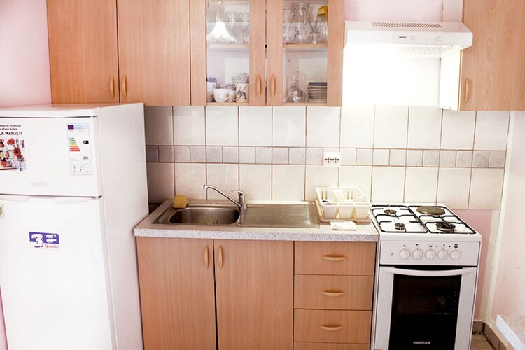 Beach front studio apartment Metajna 3