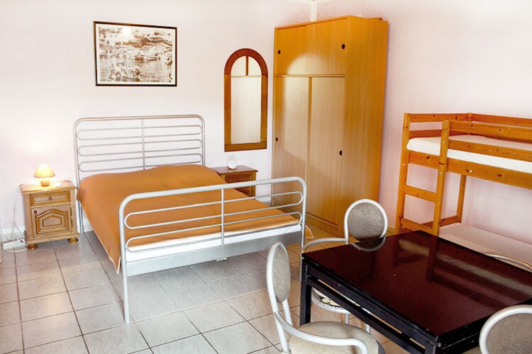Beach front studio apartment Metajna 3