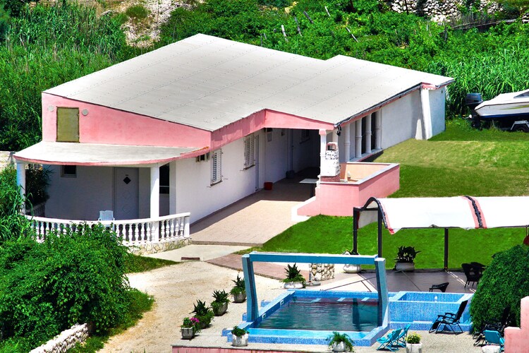 Beach front studio apartment Metajna 3