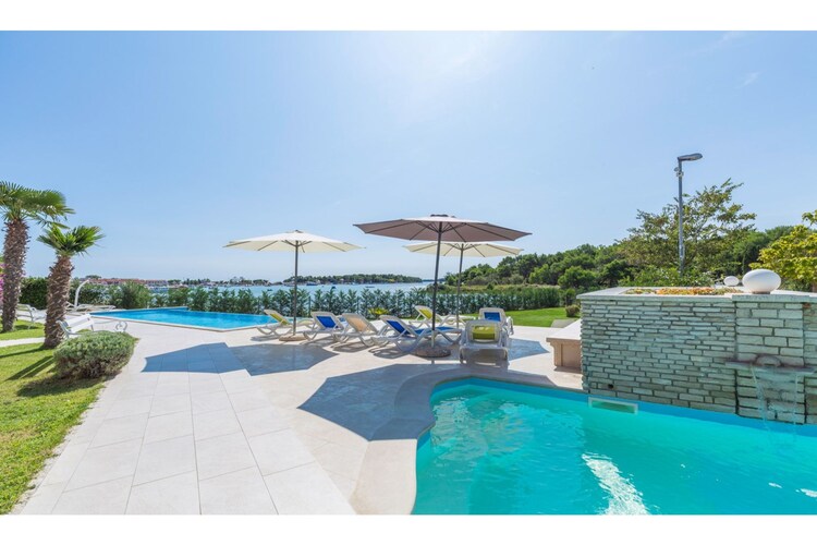 Apartment White A2 in Villa Vizula