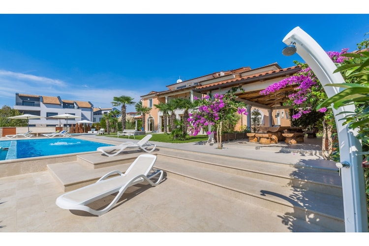 Apartment White A2 in Villa Vizula