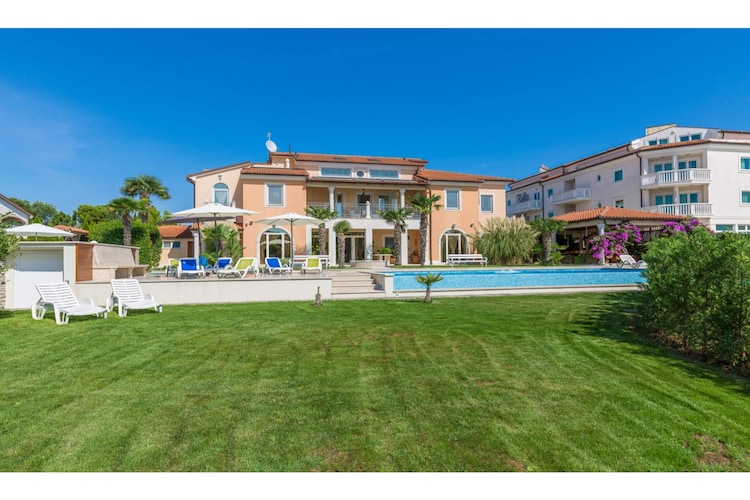 Apartment White A2 in Villa Vizula