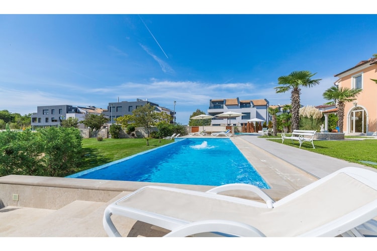 Apartment White A2 in Villa Vizula