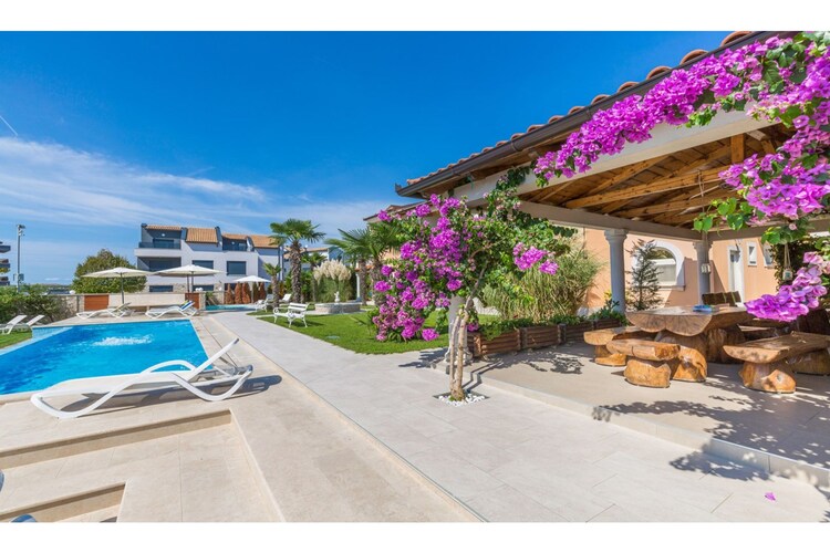 Apartment White A2 in Villa Vizula
