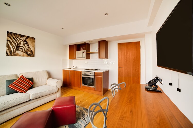 FLAT 709 - ROLAND HOUSE