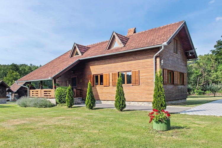 Beautiful house in nature with private swimmingpool