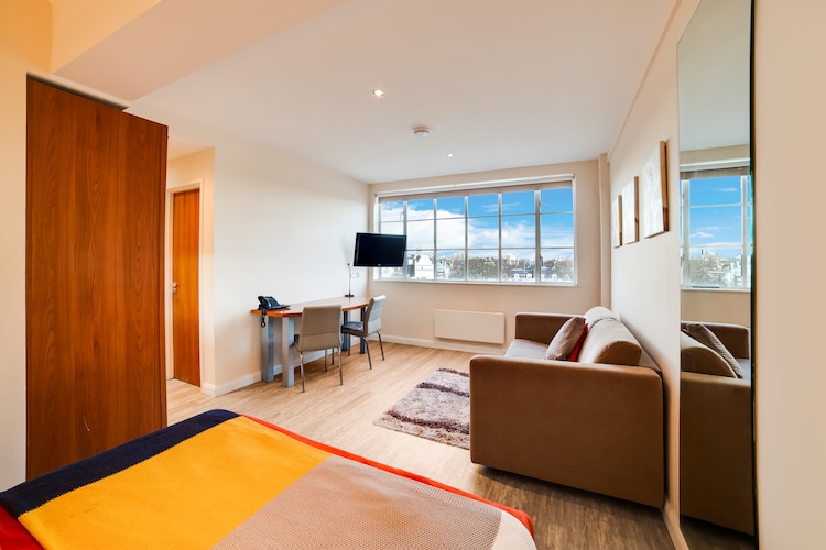 Flat 611- Roland House - Studio Apartment