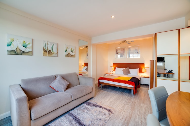 Flat 606 - Roland House - Studio Apartment